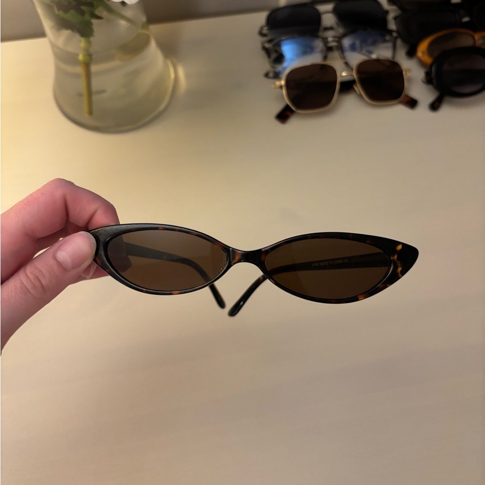 Tortoiseshell Slim Oval 90s Sunglasses Brown Lens Y2K